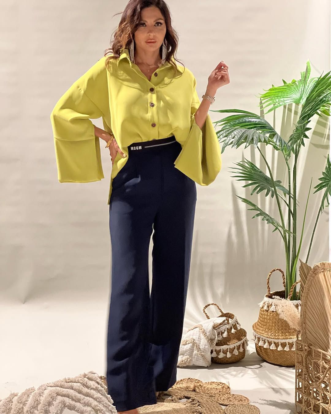 Bell-sleeve shirt