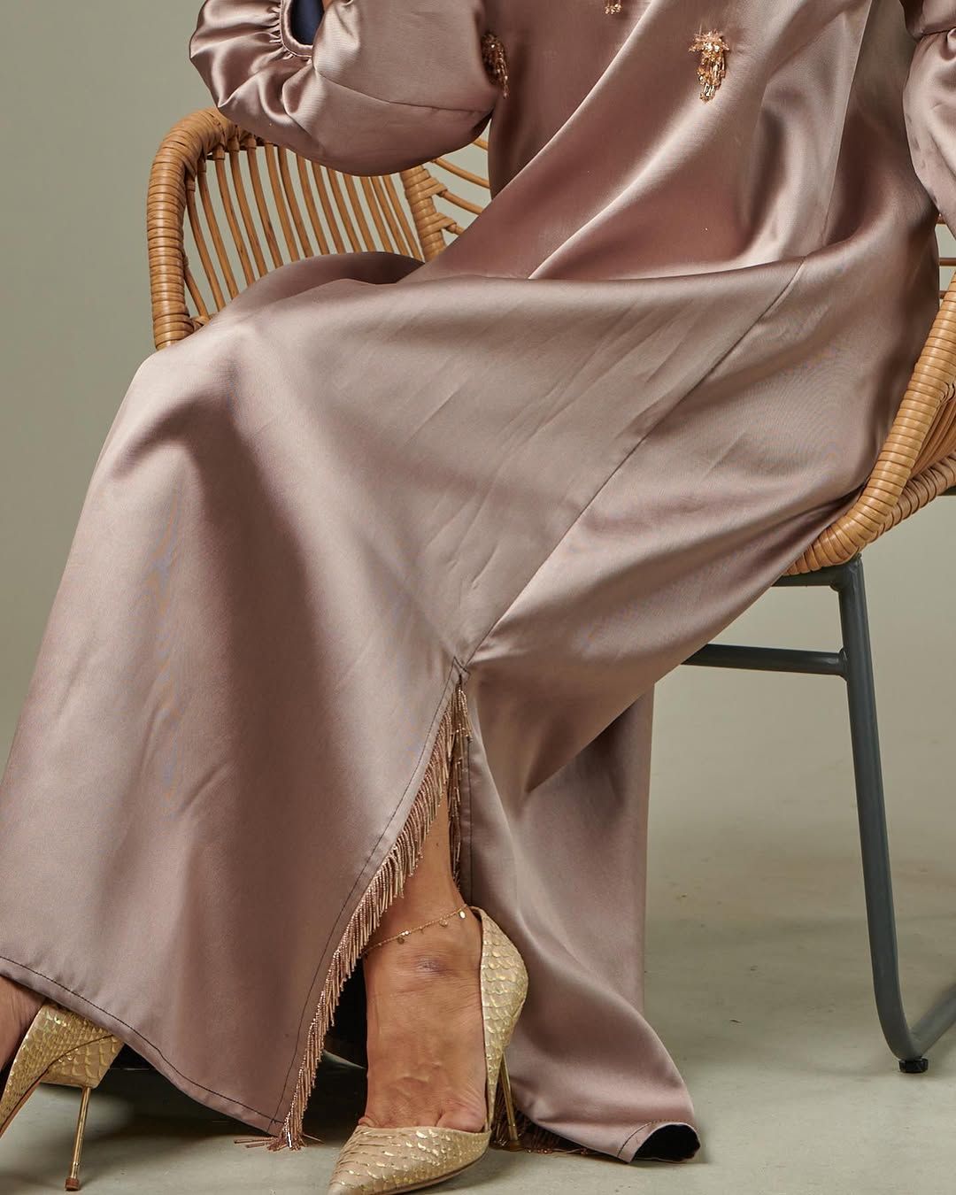 Satin bell-sleeve kaftan